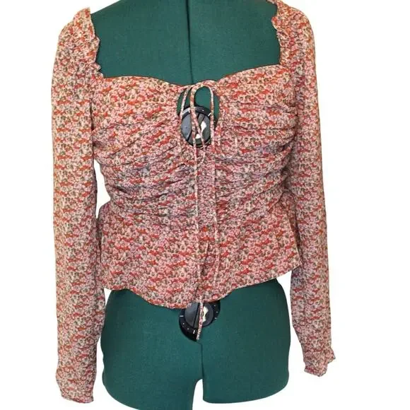 NWT! Beyond Words Red Floral Ruched Long Sleeve Smocked Peplum Crop Top Women M - Picture 2 of 4